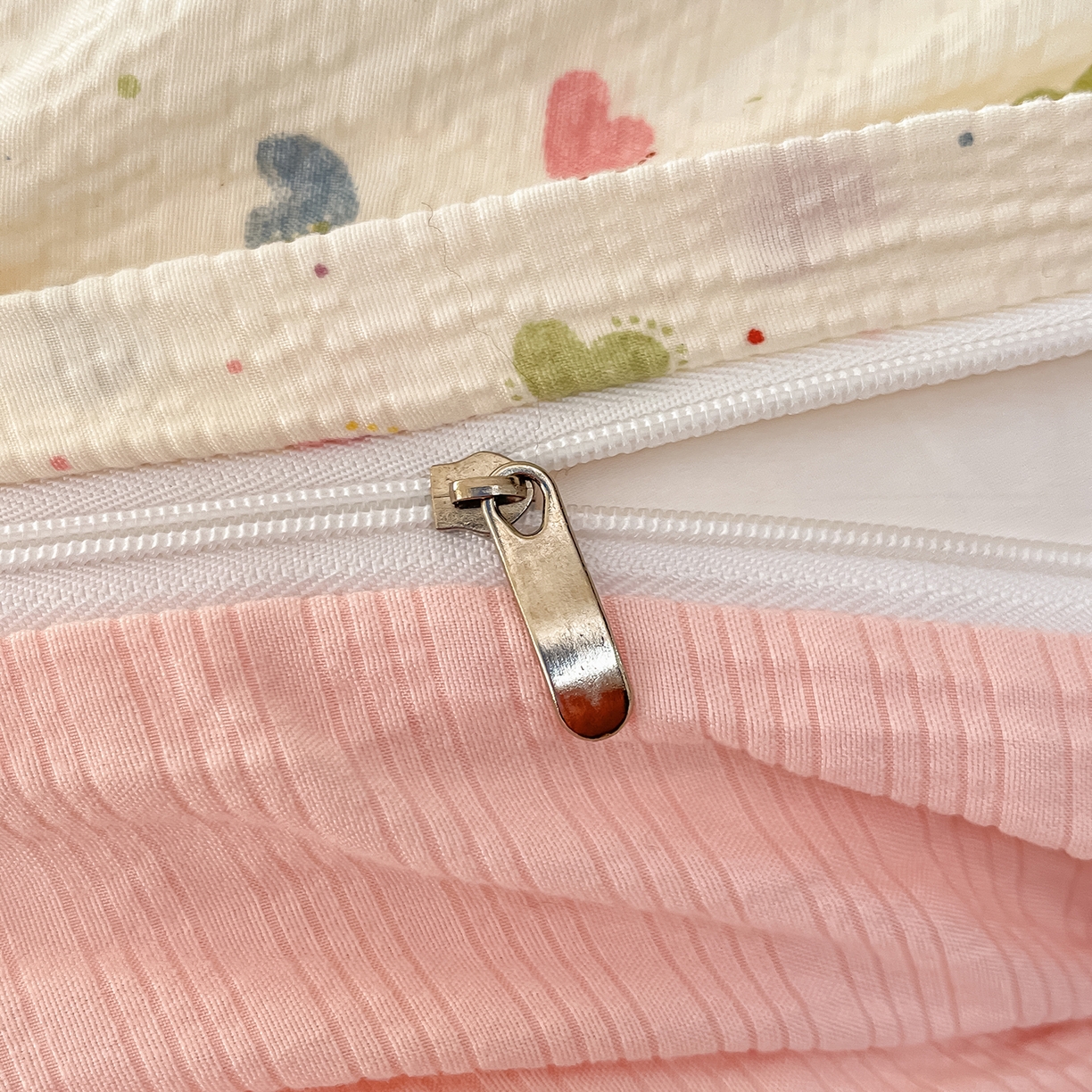 91家纺网 家纺一手货源 找家纺 金梦拉家纺 2026新款A类高品质高克重超柔泡芙纱泡泡纱小清新四件套 心爱