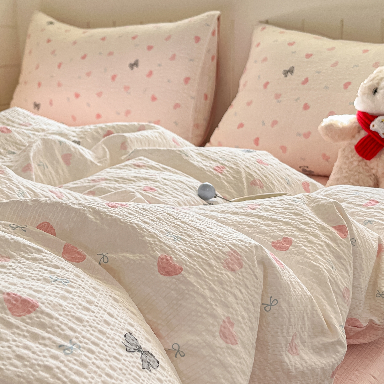 91家纺网 家纺一手货源 找家纺 金梦拉家纺 2026新款A类高品质高克重超柔泡芙纱泡泡纱小清新四件套 心动