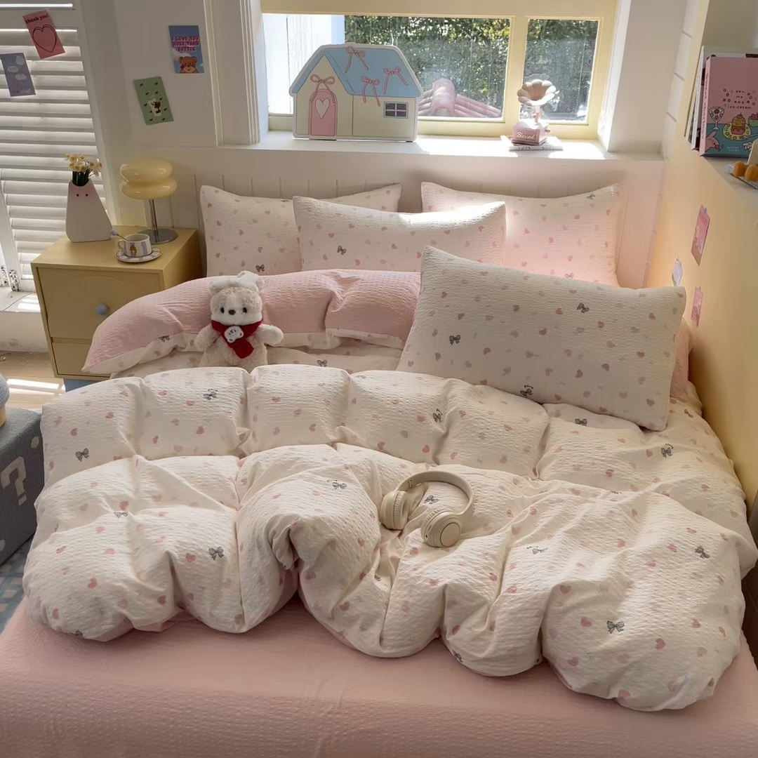 91家纺网 家纺一手货源 找家纺 金梦拉家纺 2026新款A类高品质高克重超柔泡芙纱泡泡纱小清新四件套 心动