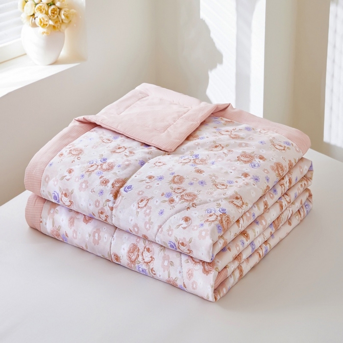 91家纺网 家纺一手货源 找家纺 黛妮雅 2026新款全棉夏被四件套单件夏被单双人空调被学生夏凉被 轻悠花梦