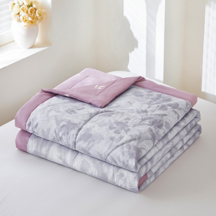 91家纺网 家纺一手货源 找家纺 黛妮雅 2026新款全棉夏被四件套单件夏被单双人空调被学生夏凉被 紫苏
