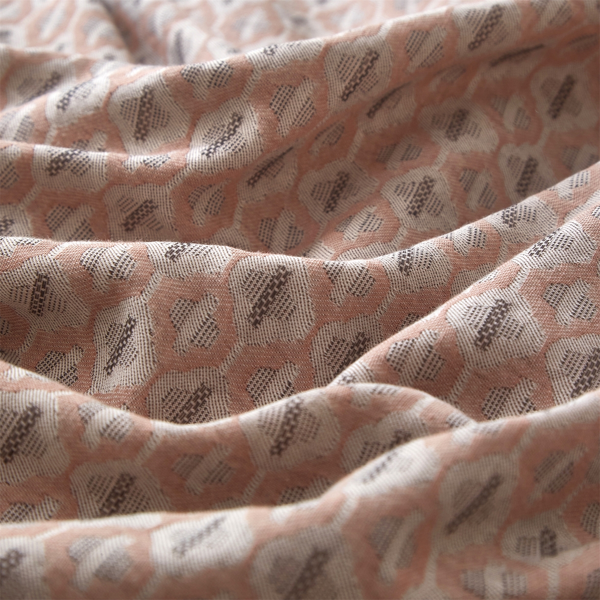 91家纺网 家纺一手货源 找家纺 曼秀琳家纺 2026新款全棉纯棉色织大提花四件套 克汀-粉灰