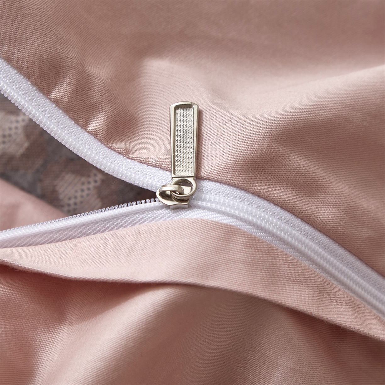 91家纺网 家纺一手货源 找家纺 曼秀琳家纺 2026新款全棉纯棉色织大提花四件套 克汀-粉灰