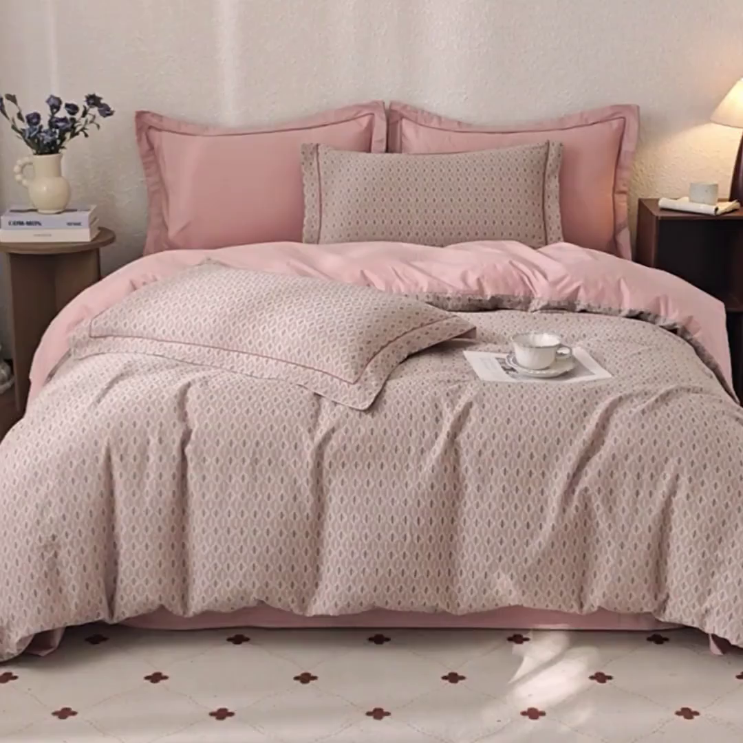 91家纺网 家纺一手货源 找家纺 曼秀琳家纺 2026新款全棉纯棉色织大提花四件套 克汀-粉灰