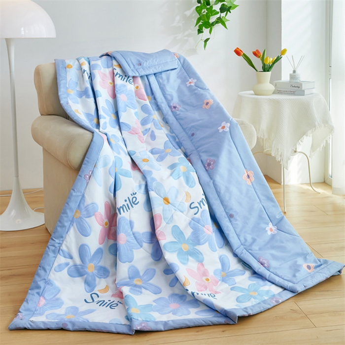 91家纺网 家纺一手货源 找家纺 黛妮雅 2026新款全棉夏被四件套单件夏被单双人空调被学生夏凉被 浅浅花漾-蓝