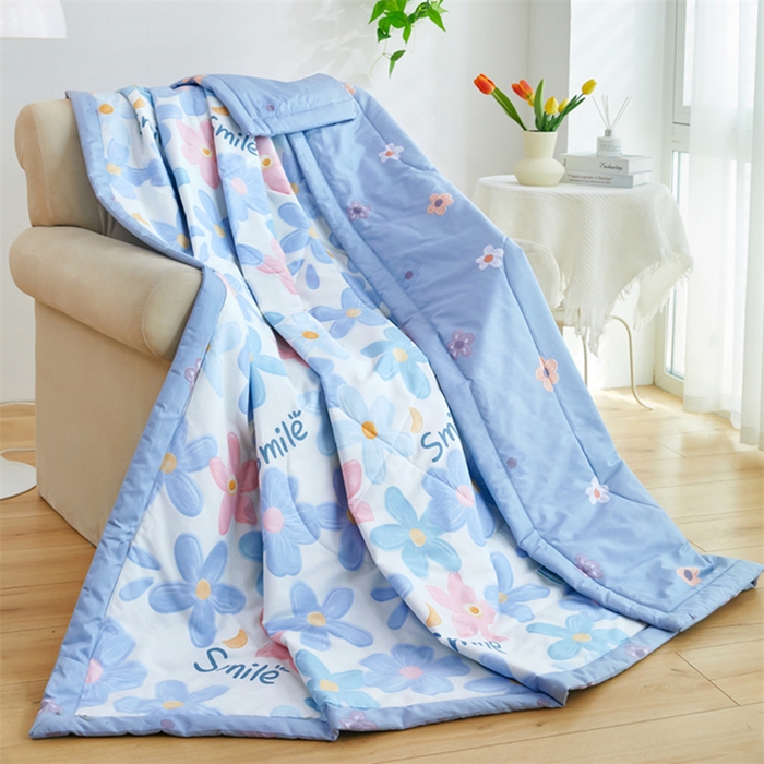 91家纺网 家纺一手货源 找家纺 黛妮雅 2026新款全棉夏被四件套单件夏被单双人空调被学生夏凉被 浅浅花漾-蓝