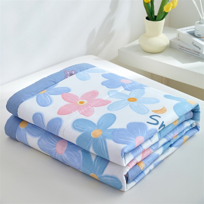 91家纺网 家纺一手货源 找家纺 黛妮雅 2026新款全棉夏被四件套单件夏被单双人空调被学生夏凉被 浅浅花漾-蓝