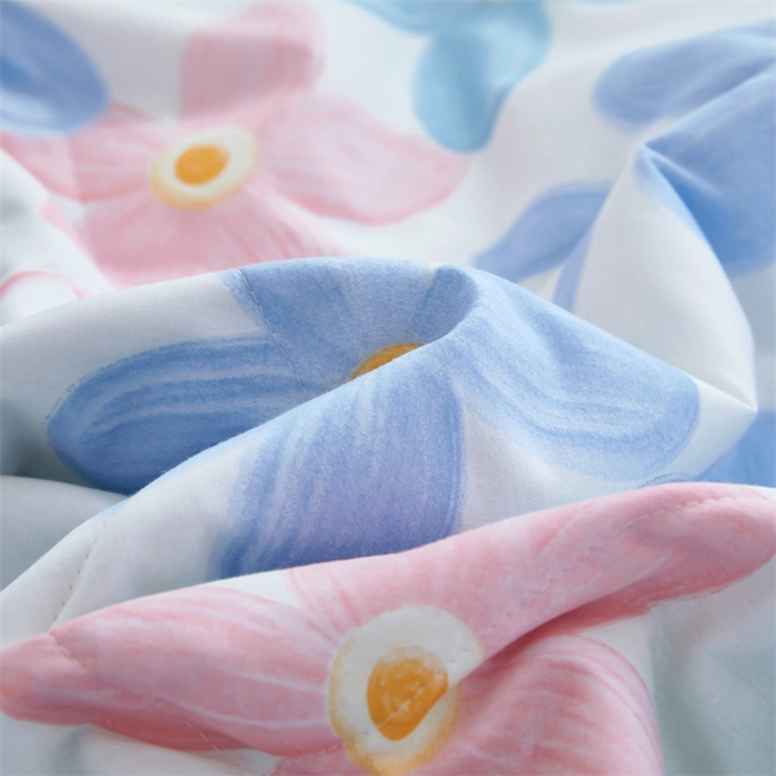 91家纺网 家纺一手货源 找家纺 黛妮雅 2026新款全棉夏被四件套单件夏被单双人空调被学生夏凉被 浅浅花漾-蓝