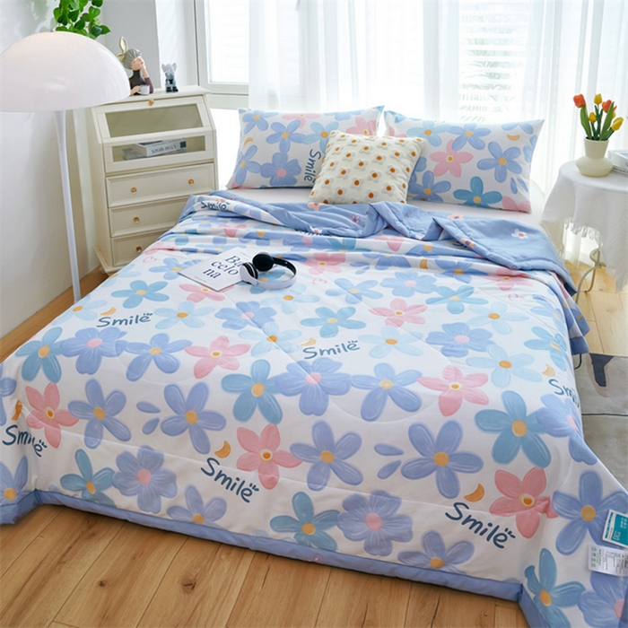 91家纺网 家纺一手货源 找家纺 黛妮雅 2026新款全棉夏被四件套单件夏被单双人空调被学生夏凉被 浅浅花漾-蓝