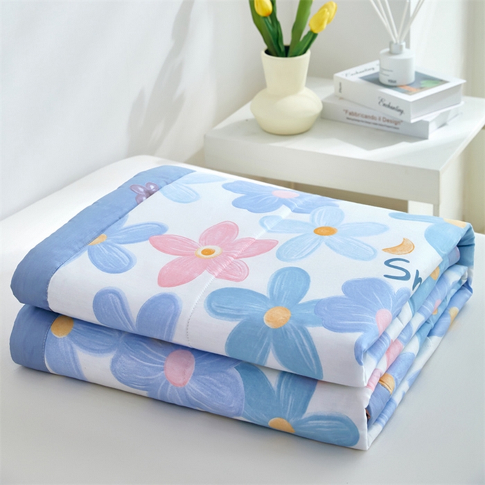 91家纺网 家纺一手货源 找家纺 黛妮雅 2026新款全棉夏被四件套单件夏被单双人空调被学生夏凉被 浅浅花漾-蓝