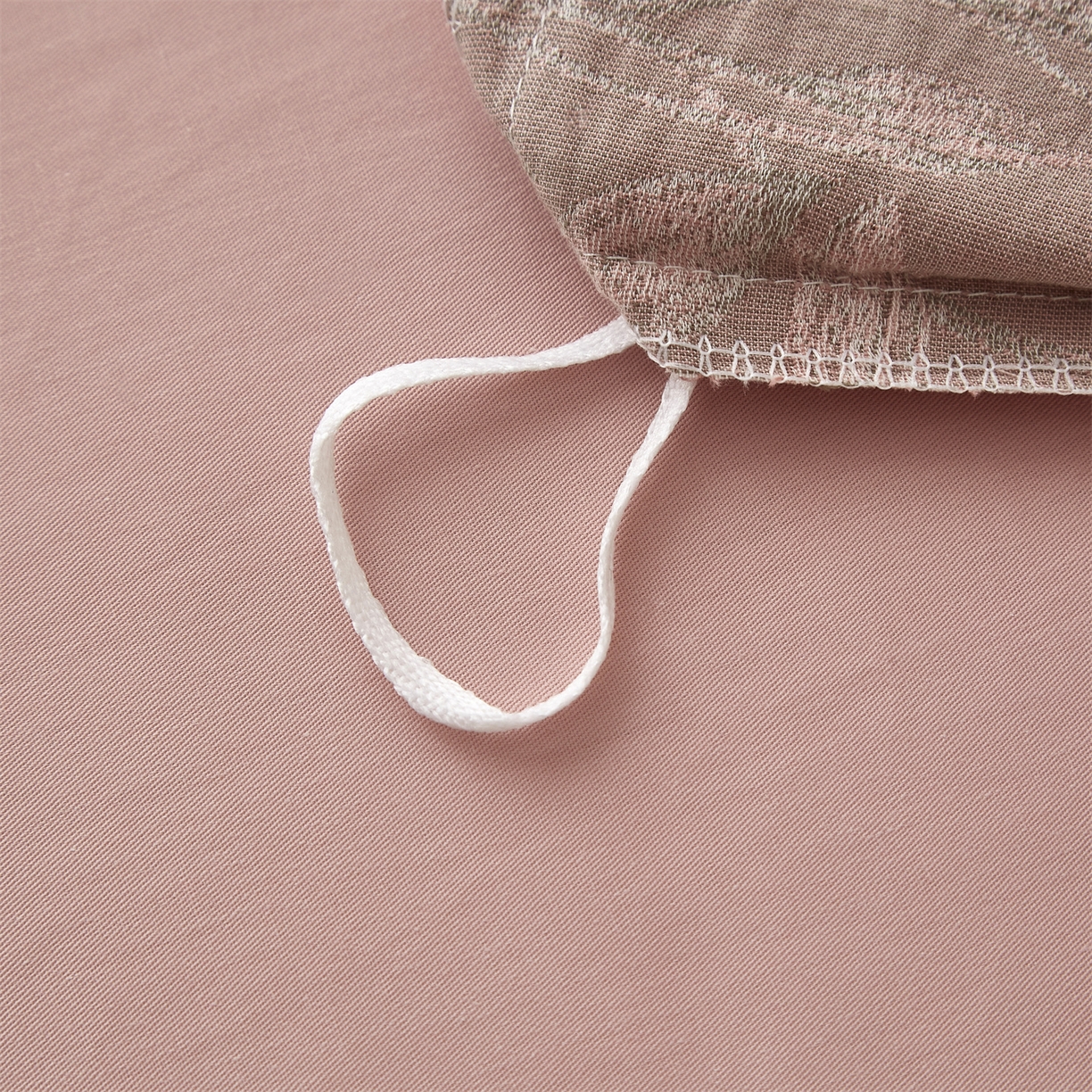 91家纺网 家纺一手货源 找家纺 曼秀琳家纺 2026新款全棉纯棉色织大提花四件套 南法假日-暗粉