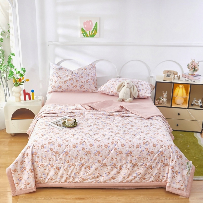 91家纺网 家纺一手货源 找家纺 黛妮雅 2026新款全棉夏被四件套单件夏被单双人空调被学生夏凉被 轻悠花梦