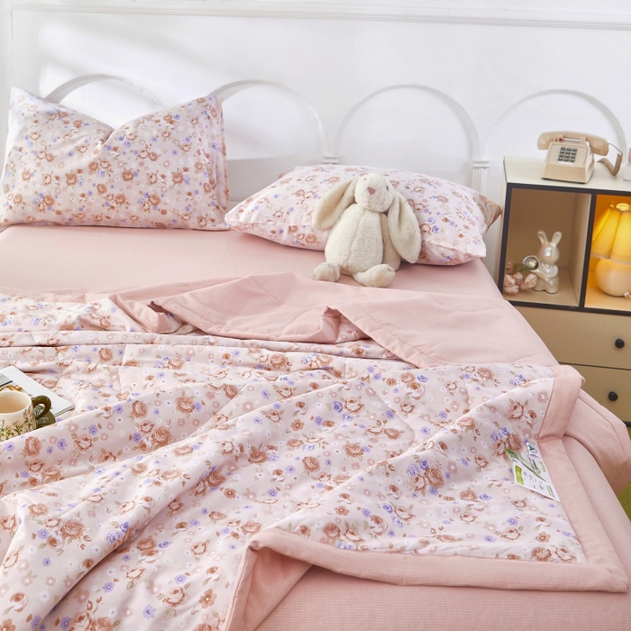 91家纺网 家纺一手货源 找家纺 黛妮雅 2026新款全棉夏被四件套单件夏被单双人空调被学生夏凉被 轻悠花梦