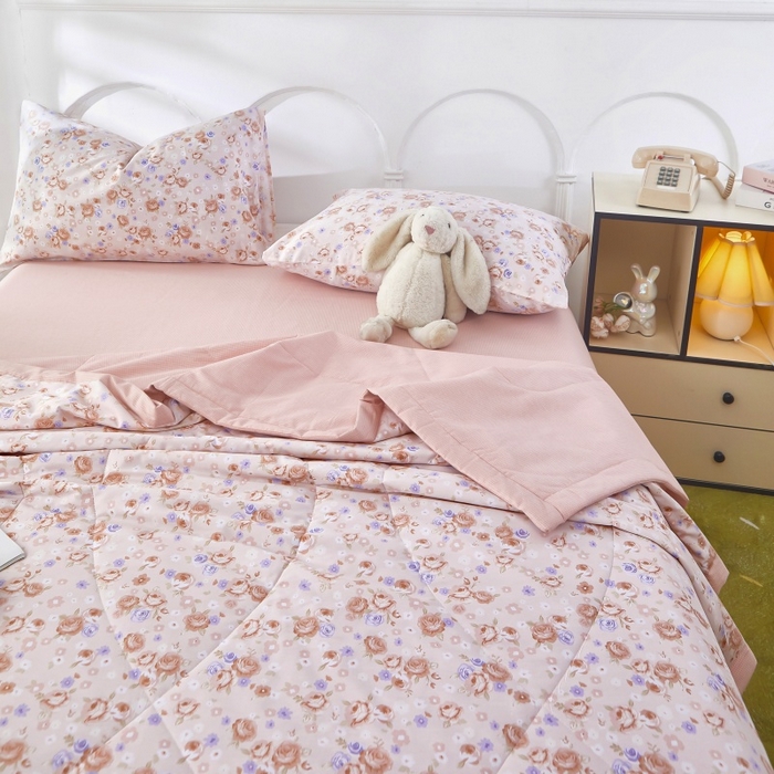 91家纺网 家纺一手货源 找家纺 黛妮雅 2026新款全棉夏被四件套单件夏被单双人空调被学生夏凉被 轻悠花梦