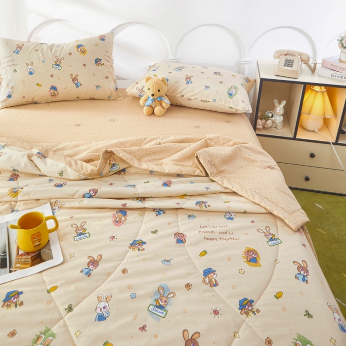 91家纺网 家纺一手货源 找家纺 黛妮雅 2026新款全棉夏被四件套单件夏被单双人空调被学生夏凉被 兔子警官