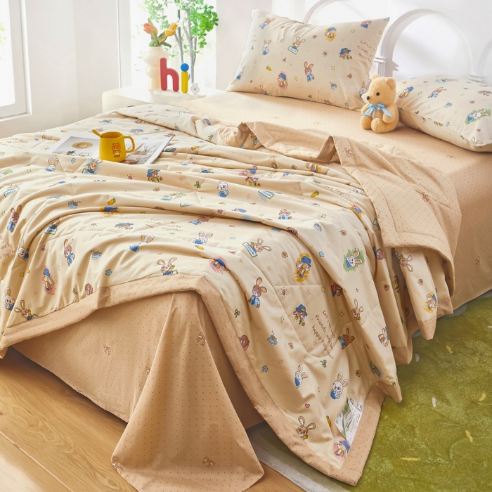 91家纺网 家纺一手货源 找家纺 黛妮雅 2026新款全棉夏被四件套单件夏被单双人空调被学生夏凉被 兔子警官