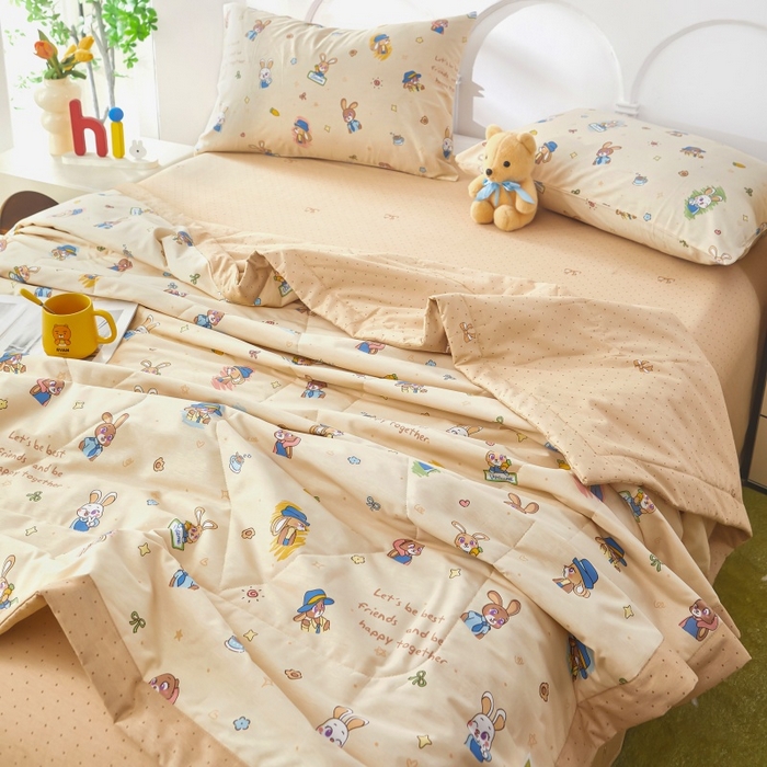 91家纺网 家纺一手货源 找家纺 黛妮雅 2026新款全棉夏被四件套单件夏被单双人空调被学生夏凉被 兔子警官