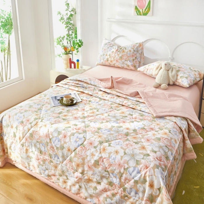 91家纺网 家纺一手货源 找家纺 黛妮雅 2026新款全棉夏被四件套单件夏被单双人空调被学生夏凉被 釉色浮光