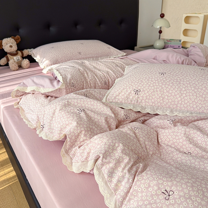 91家纺网 家纺一手货源 找家纺 竹合 2026新款田园韩版花边款小碎花古法水洗仿棉A类云感棉四件套 仲夏晚樱