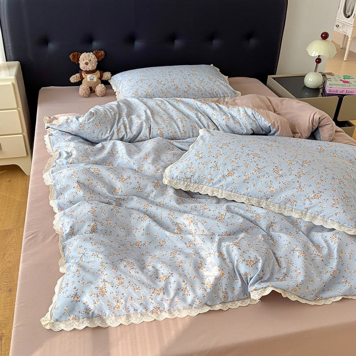 91家纺网 家纺一手货源 找家纺 竹合 2026新款田园韩版花边款小碎花古法水洗仿棉A类云感棉四件套 蓝雪花