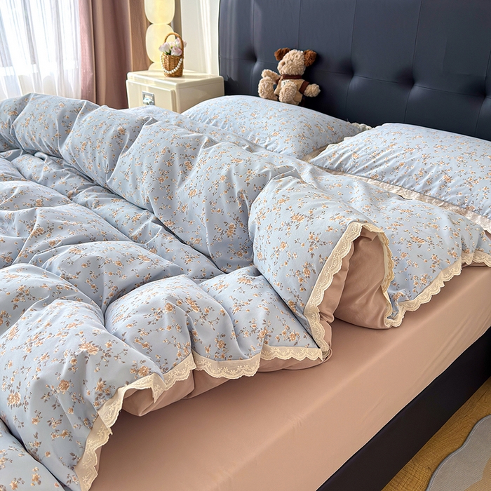 91家纺网 家纺一手货源 找家纺 竹合 2026新款田园韩版花边款小碎花古法水洗仿棉A类云感棉四件套 蓝雪花