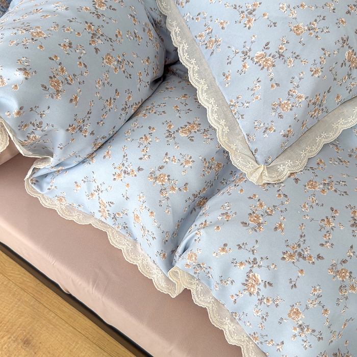 91家纺网 家纺一手货源 找家纺 竹合 2026新款田园韩版花边款小碎花古法水洗仿棉A类云感棉四件套 蓝雪花