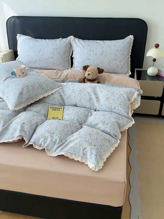 91家纺网 家纺一手货源 找家纺 竹合 2026新款田园韩版花边款小碎花古法水洗仿棉A类云感棉四件套 蓝雪花