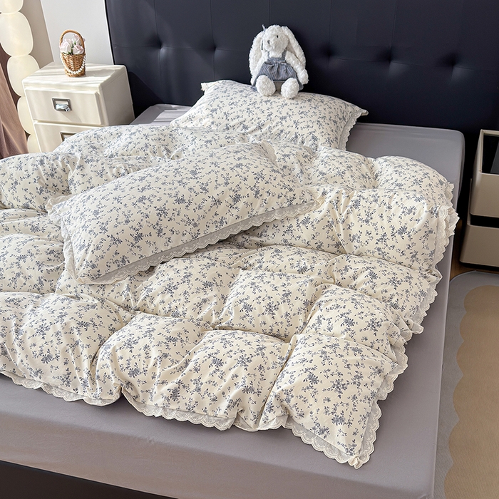 91家纺网 家纺一手货源 找家纺 竹合 2026新款田园韩版花边款小碎花古法水洗仿棉A类云感棉四件套 花间梦