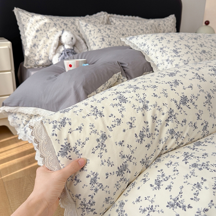 91家纺网 家纺一手货源 找家纺 竹合 2026新款田园韩版花边款小碎花古法水洗仿棉A类云感棉四件套 花间梦