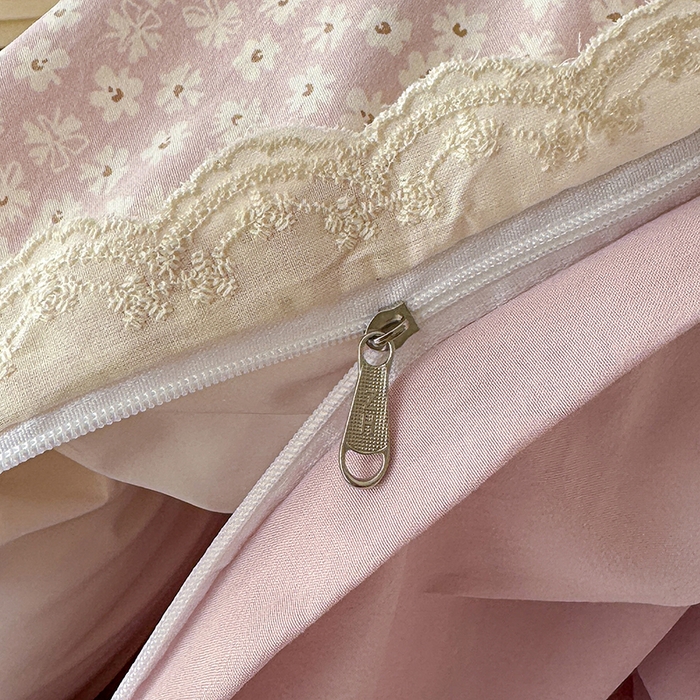 91家纺网 家纺一手货源 找家纺 竹合 2026新款田园韩版花边款小碎花古法水洗仿棉A类云感棉四件套 仲夏晚樱