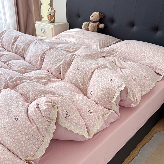 91家纺网 家纺一手货源 找家纺 竹合 2026新款田园韩版花边款小碎花古法水洗仿棉A类云感棉四件套 仲夏晚樱