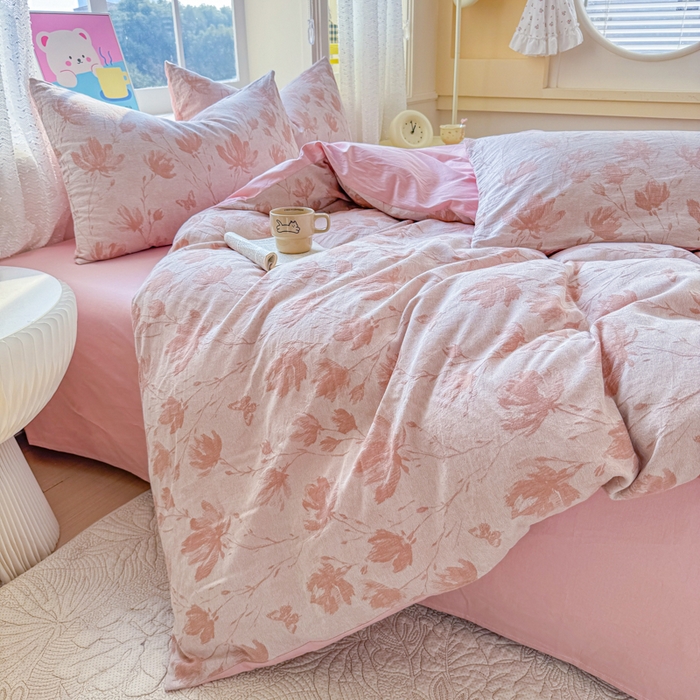 91家纺网 家纺一手货源 找家纺 苏东来家纺 2026新款A类60支全棉长绒棉纯棉色织提花四件套水洗纯棉厚织提花肌理被套四件套 南枝粉