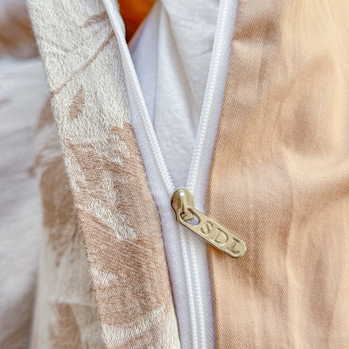 91家纺网 家纺一手货源 找家纺 苏东来家纺 2026新款A类60支全棉长绒棉纯棉色织提花四件套水洗纯棉厚织提花肌理被套四件套 南枝咖