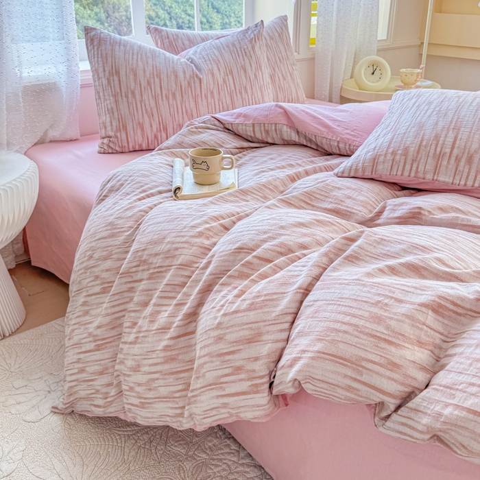 91家纺网 家纺一手货源 找家纺 苏东来家纺 2026新款A类60支全棉长绒棉纯棉色织提花四件套水洗纯棉厚织提花肌理被套四件套 光影粉