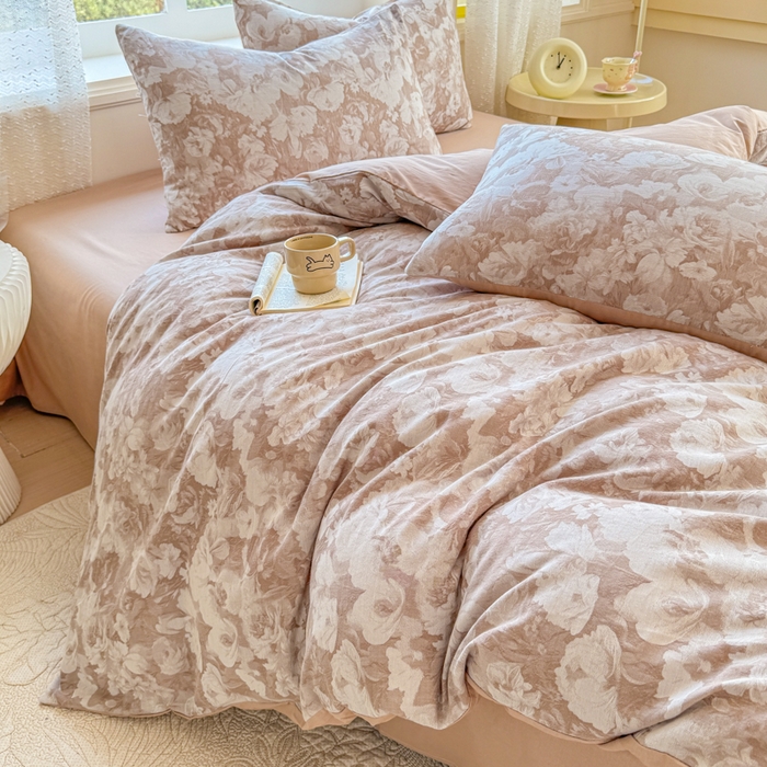 91家纺网 家纺一手货源 找家纺 苏东来家纺 2026新款A类60支全棉长绒棉纯棉色织提花四件套水洗纯棉厚织提花肌理被套四件套 春序咖