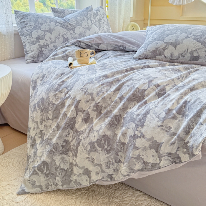 91家纺网 家纺一手货源 找家纺 苏东来家纺 2026新款A类60支全棉长绒棉纯棉色织提花四件套水洗纯棉厚织提花肌理被套四件套 春序灰