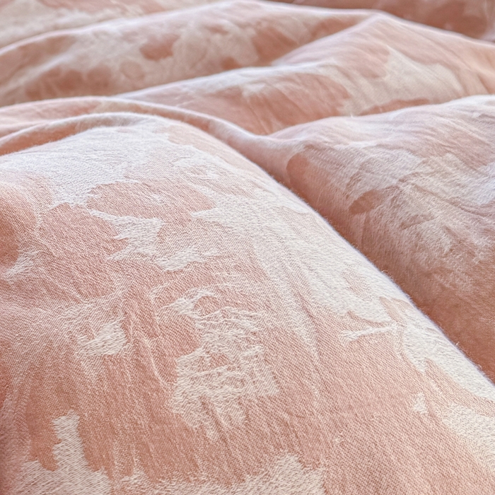 91家纺网 家纺一手货源 找家纺 苏东来家纺 2026新款A类60支全棉长绒棉纯棉色织提花四件套水洗纯棉厚织提花肌理被套四件套 春序粉