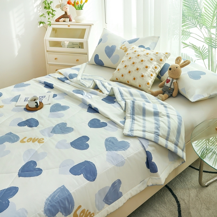 91家纺网 家纺一手货源 找家纺 黛妮雅 2026新款双面全棉羽丝夏被怦然心动