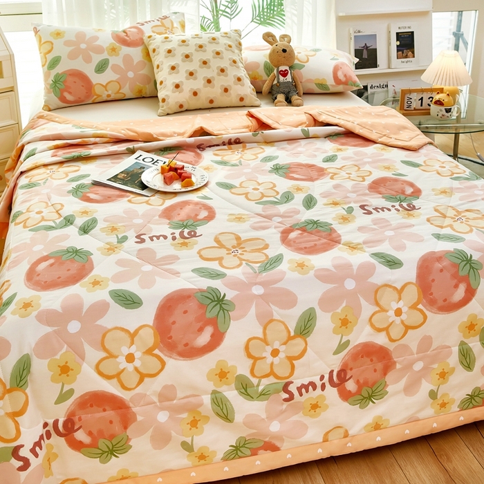 91家纺网 家纺一手货源 找家纺 黛妮雅 2026新款双面全棉羽丝夏被 笑脸草莓