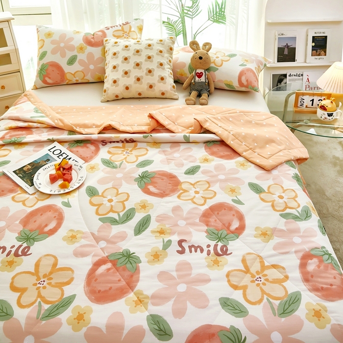 91家纺网 家纺一手货源 找家纺 黛妮雅 2026新款双面全棉羽丝夏被 笑脸草莓