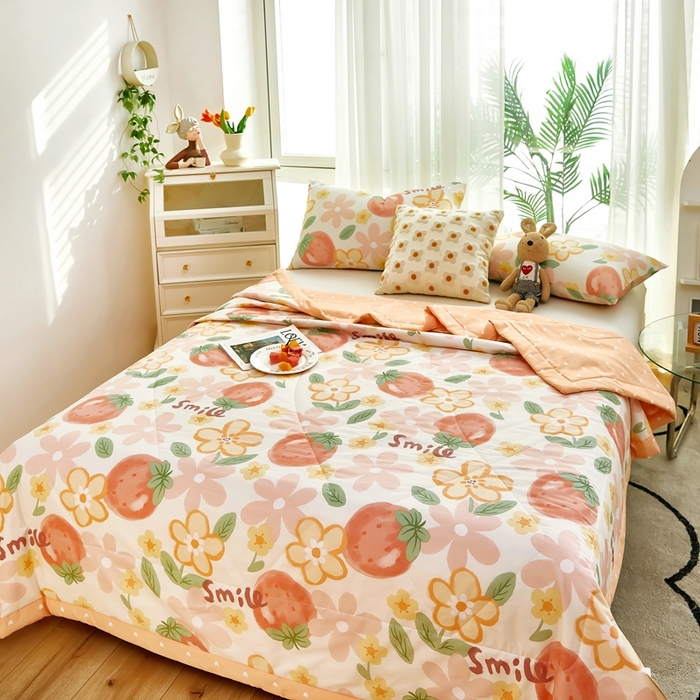 91家纺网 家纺一手货源 找家纺 黛妮雅 2026新款双面全棉羽丝夏被 笑脸草莓