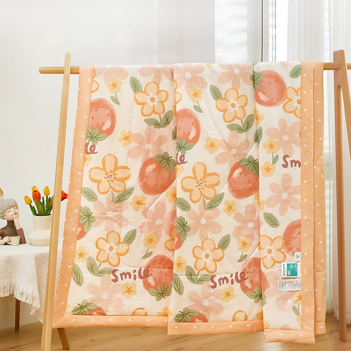 91家纺网 家纺一手货源 找家纺 黛妮雅 2026新款双面全棉羽丝夏被 笑脸草莓