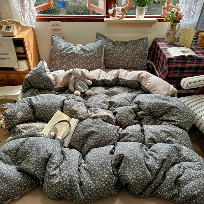 91家纺网 家纺一手货源 找家纺 （总）阿曼达 2026新款日韩系复古印花小碎花软糯贴肤慵懒伴眠超治愈的床单床笠款四件套