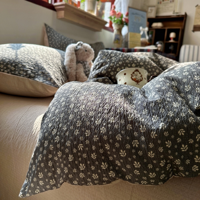 91家纺网 家纺一手货源 找家纺 （总）阿曼达 2026新款日韩系复古印花小碎花软糯贴肤慵懒伴眠超治愈的床单床笠款四件套