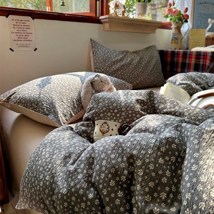 91家纺网 家纺一手货源 找家纺 （总）阿曼达 2026新款日韩系复古印花小碎花软糯贴肤慵懒伴眠超治愈的床单床笠款四件套