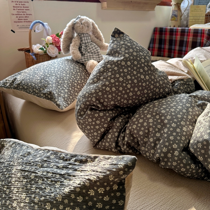 91家纺网 家纺一手货源 找家纺 （总）阿曼达 2026新款日韩系复古印花小碎花软糯贴肤慵懒伴眠超治愈的床单床笠款四件套