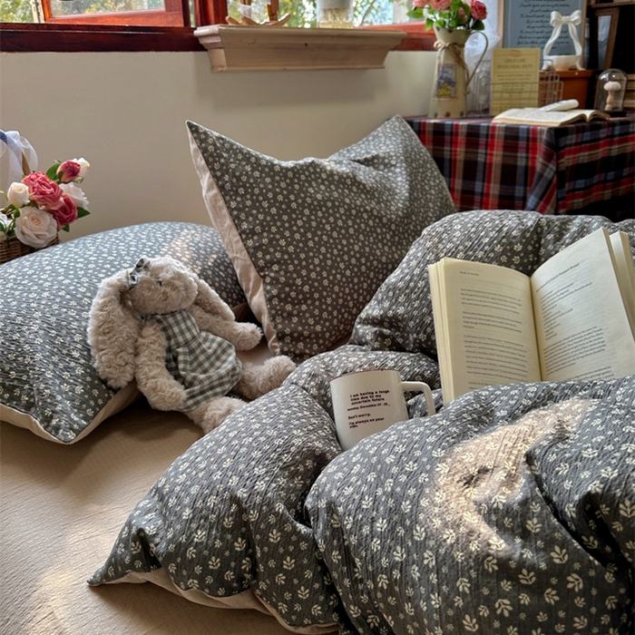 91家纺网 家纺一手货源 找家纺 （总）阿曼达 2026新款日韩系复古印花小碎花软糯贴肤慵懒伴眠超治愈的床单床笠款四件套