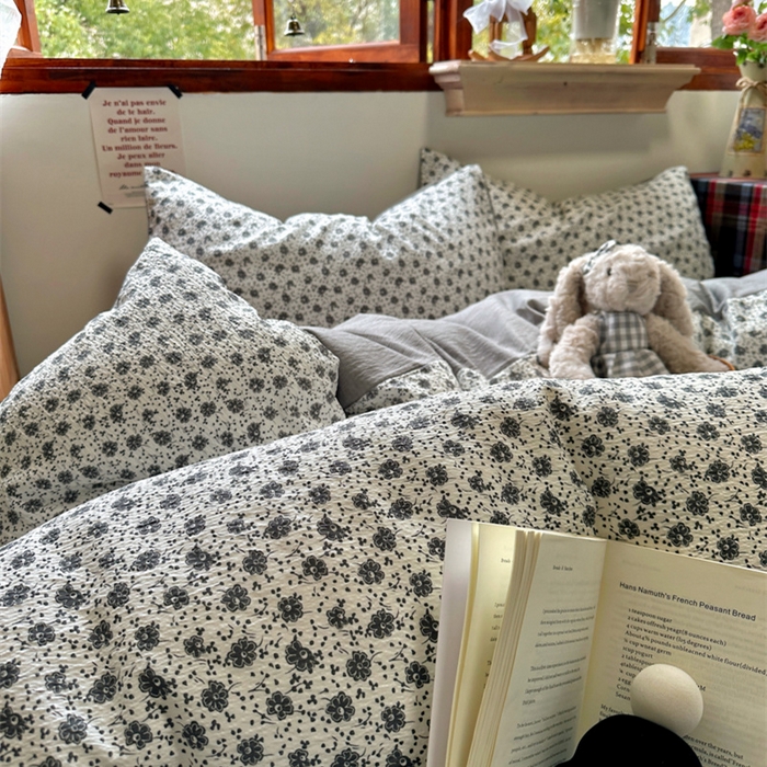 91家纺网 家纺一手货源 找家纺 阿曼达 2026新款日韩系复古印花小碎花软糯贴肤慵懒伴眠超治愈的床单床笠款四件套 小印-朝花辞.米灰