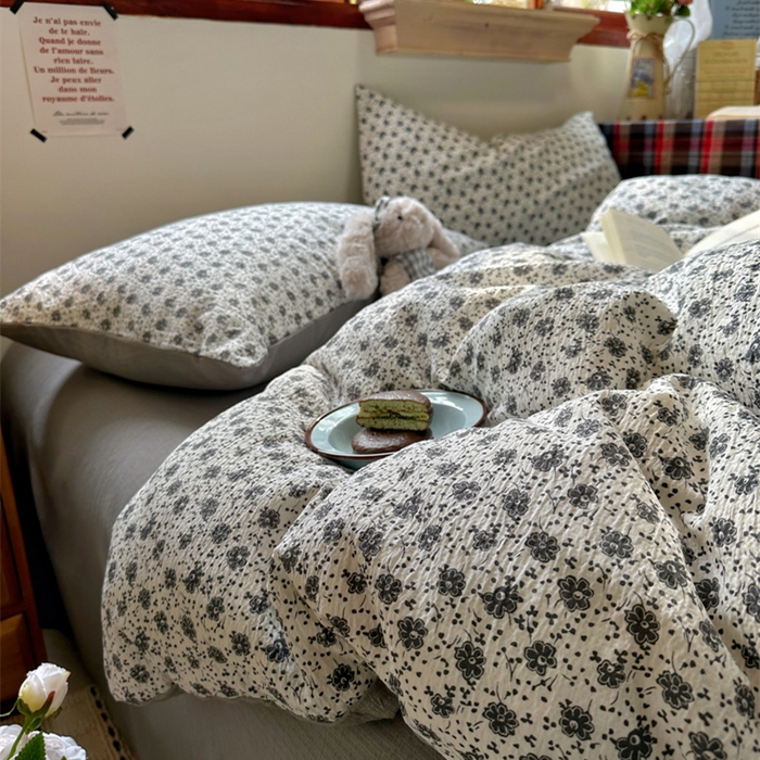 91家纺网 家纺一手货源 找家纺 阿曼达 2026新款日韩系复古印花小碎花软糯贴肤慵懒伴眠超治愈的床单床笠款四件套 小印-朝花辞.米灰