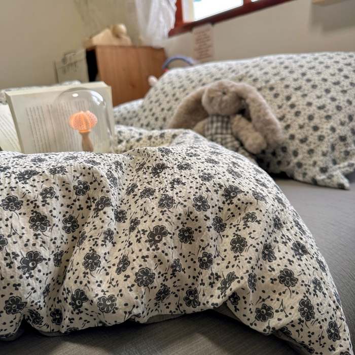 91家纺网 家纺一手货源 找家纺 阿曼达 2026新款日韩系复古印花小碎花软糯贴肤慵懒伴眠超治愈的床单床笠款四件套 小印-朝花辞.米灰